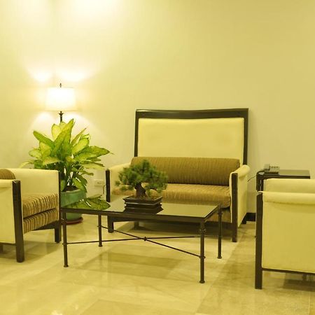 Richville Hotel Mandaluyong Exterior foto