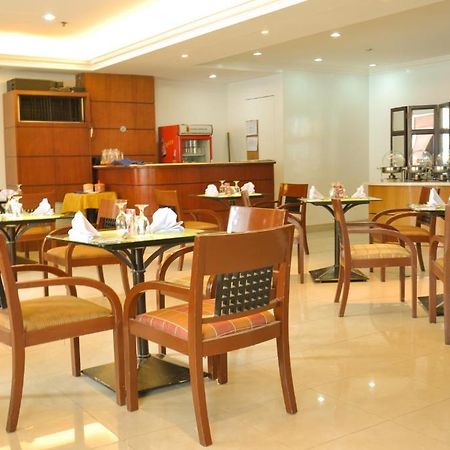 Richville Hotel Mandaluyong Exterior foto