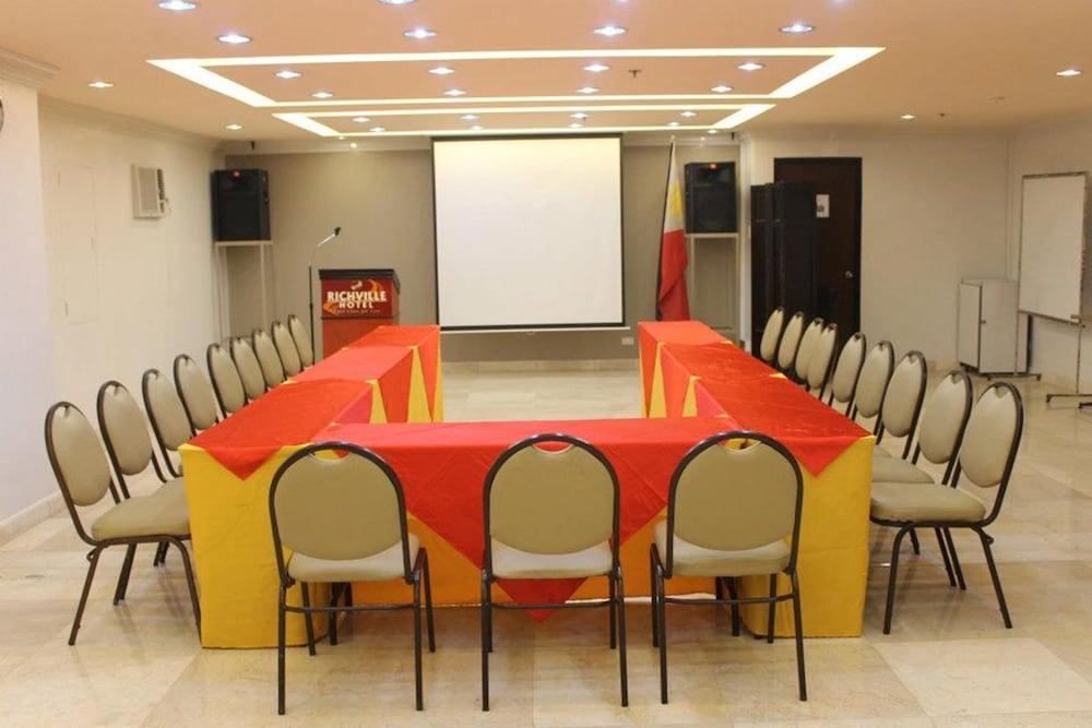 Richville Hotel Mandaluyong Exterior foto