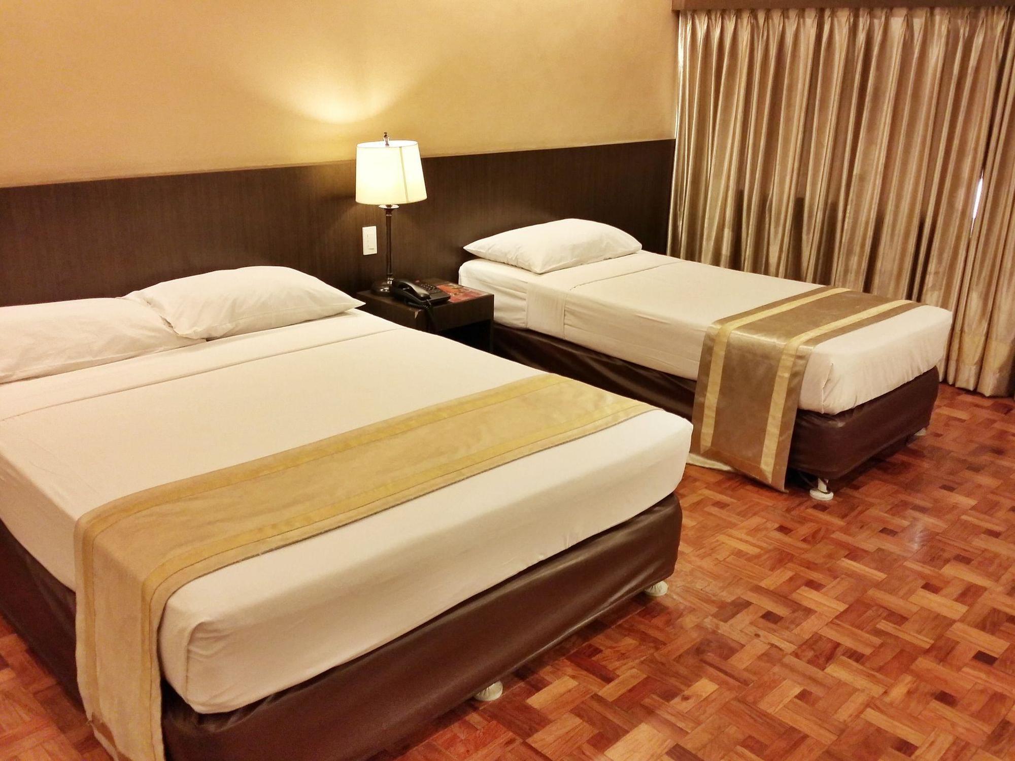 Richville Hotel Mandaluyong Exterior foto