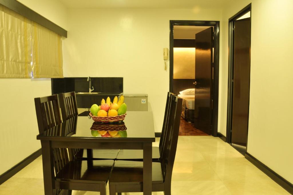 Richville Hotel Mandaluyong Exterior foto