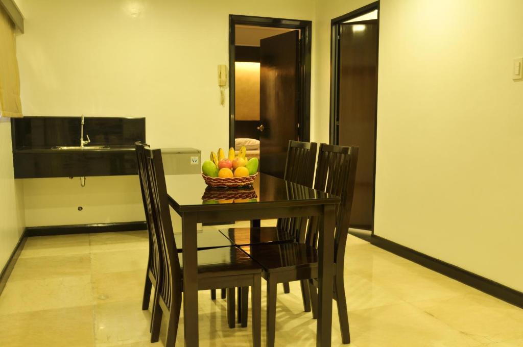 Richville Hotel Mandaluyong Exterior foto