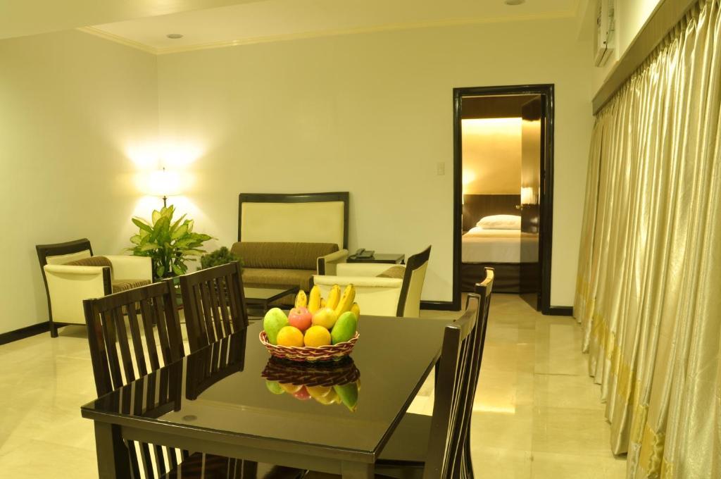 Richville Hotel Mandaluyong Exterior foto